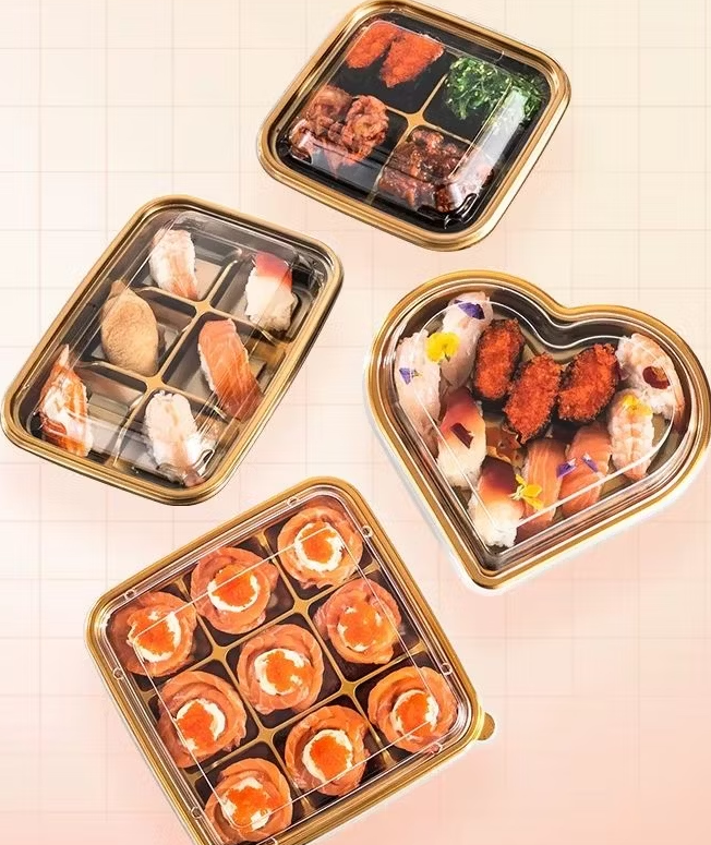 Aké konštrukčné prvky balenia Nine Grid PET Blister Packaging Box pomáhajú predchádzať posúvaniu alebo kolíziám predmetov vo vnútri priehradiek?